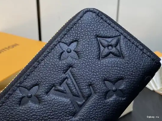 Noa LOUIS WALLET-11*7*1.5cm VUITTON 0702